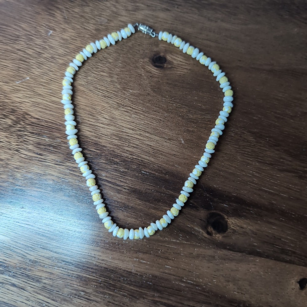 Vintage White and Yellow Floral Rose Beaded Necklace Barrel Clasp 15 Inch